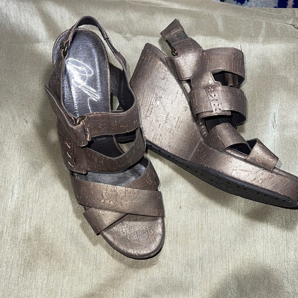 Donald J. Pliner “Gretel 2” Women’s Wedge Sandals Size 8